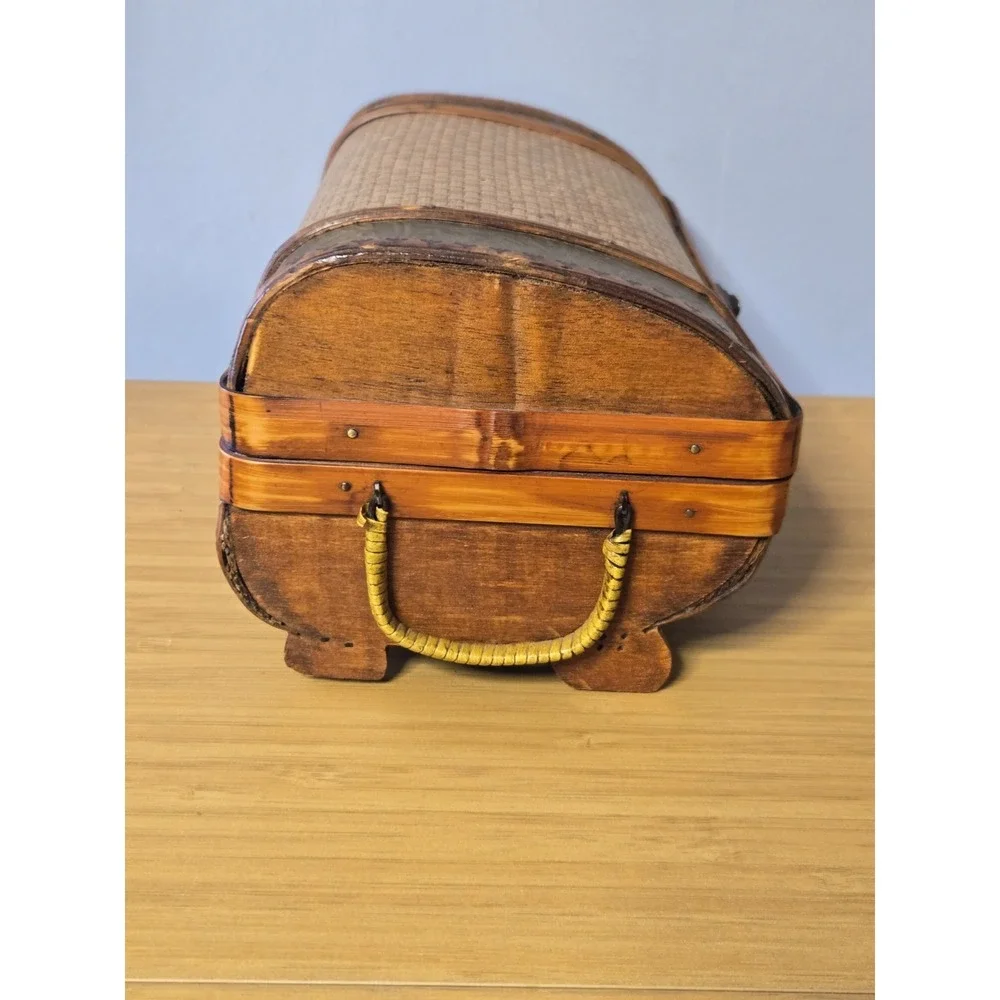 Vintage Asian‎ Style Woven Wicker Treasure Chest Box.